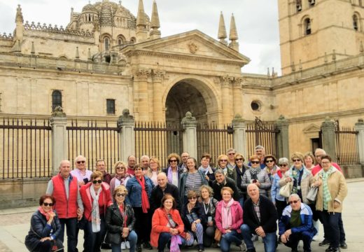 35 maiores de Riveira participan nunha viaxe por Salamanca e o norte de Portugal